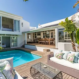 https://white-waves-beach-house.hotels-capetown.com